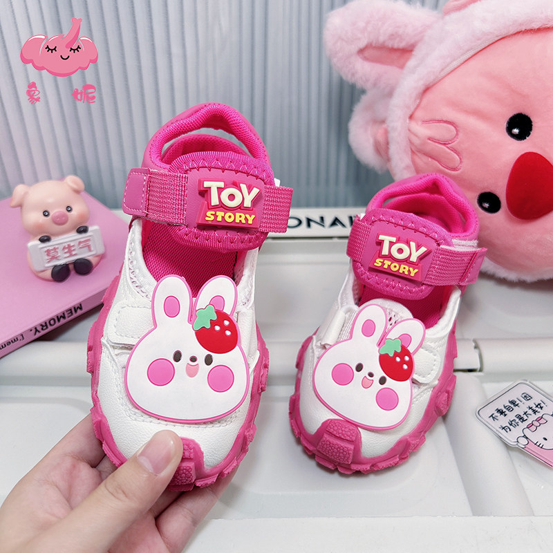 玫红色儿童运动包头凉鞋女童女孩鞋子2026新款夏季夏天女款公主鞋