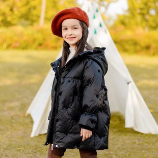 宝宝羽绒服女童冬季2024新款女宝小童中长款爱心刺绣防风外套洋气