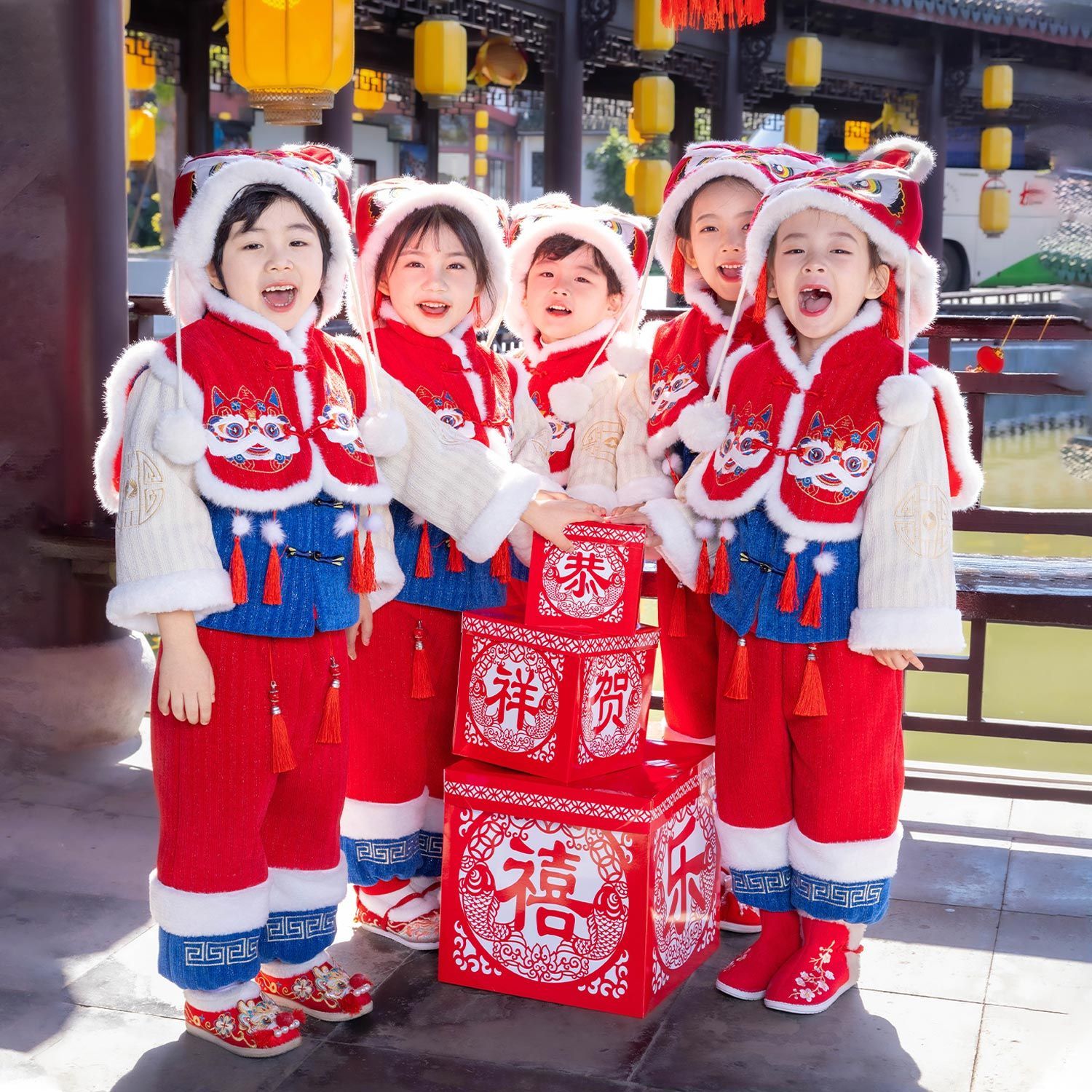 元旦儿童喜庆演出服拜年