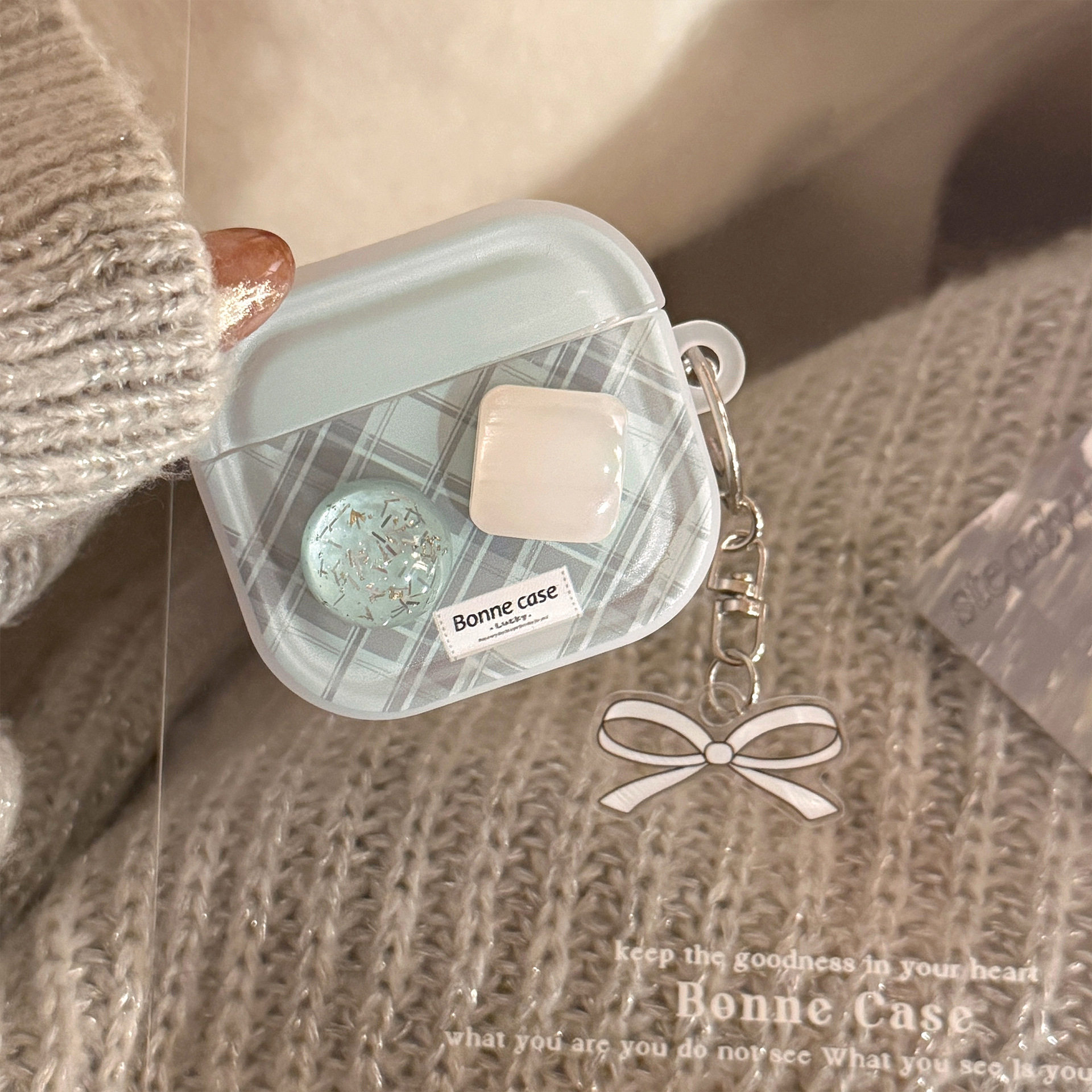 立体冰透宝石适用苹果Airpods4保护套Pro2蓝牙耳机套3代创意蓝色格纹Pro3代韩系小清新Airpods1/2蝴蝶结挂链,3C数码配件,耳机保护套,淘宝优惠券,粉丝福利购,淘宝优惠卷