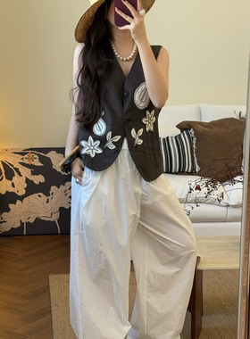 云26年早春V领排扣花朵贴标马甲26H0007