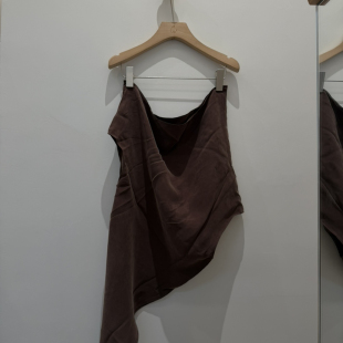 876 不配半裙 云朵26年夏上新赫本风一字肩修身 小衫