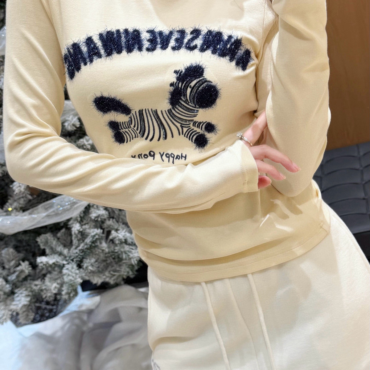 云朵设计26年早春潮酷街头风圆领宽松字母卡通刺绣长袖T恤Q15,女装/女士精品,毛针织衫,淘宝优惠券,粉丝福利购,淘宝优惠卷