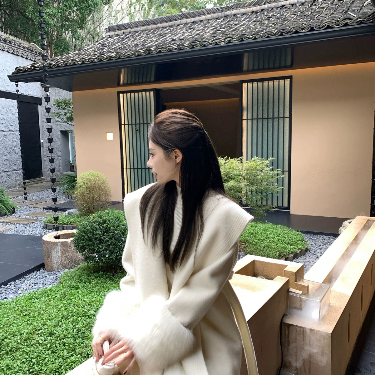 YO云朵高级感白色毛呢羊毛外套(配可拆卸狐狸袖套,腰绳)25-5033