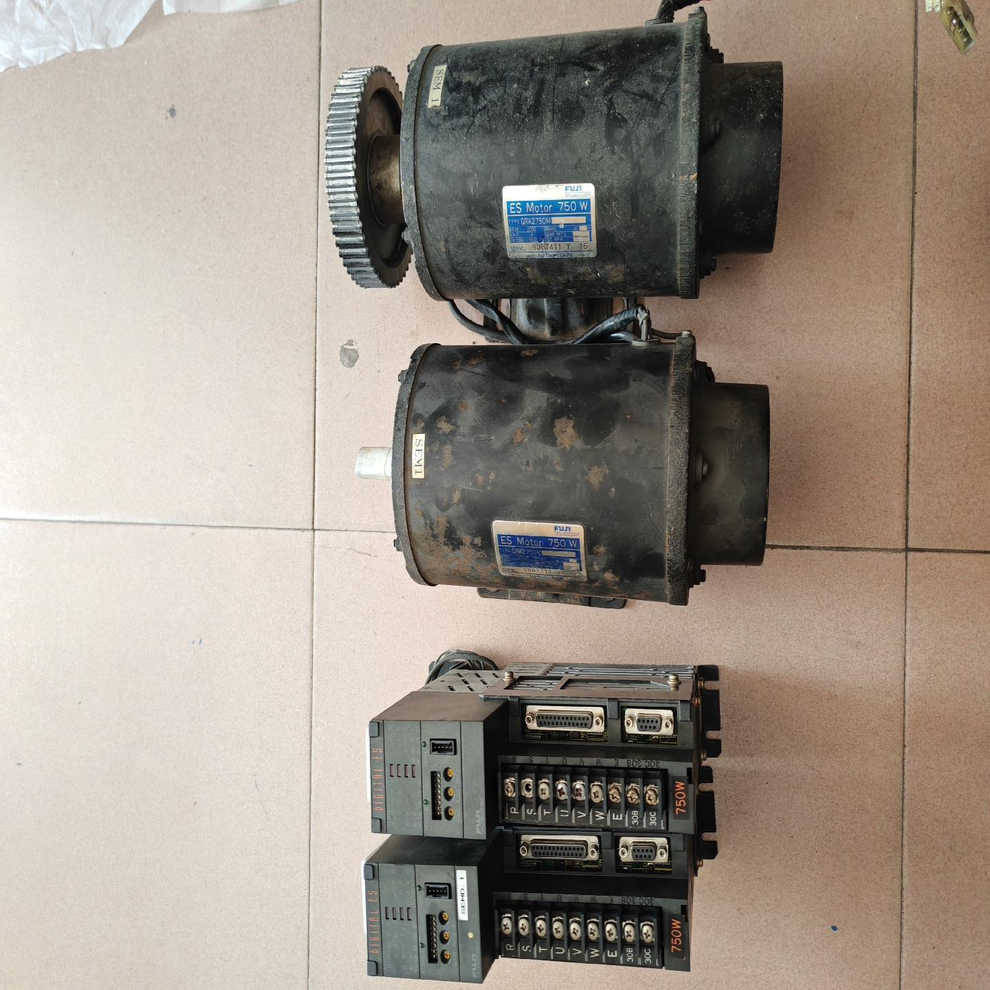 富士伺服驱动器DES-750A，电机GRK2750M，共