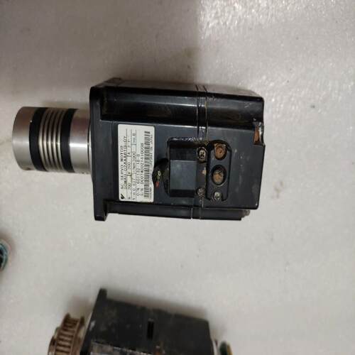 安川SGMAH-02AAA61D-0Y电机，200W图片