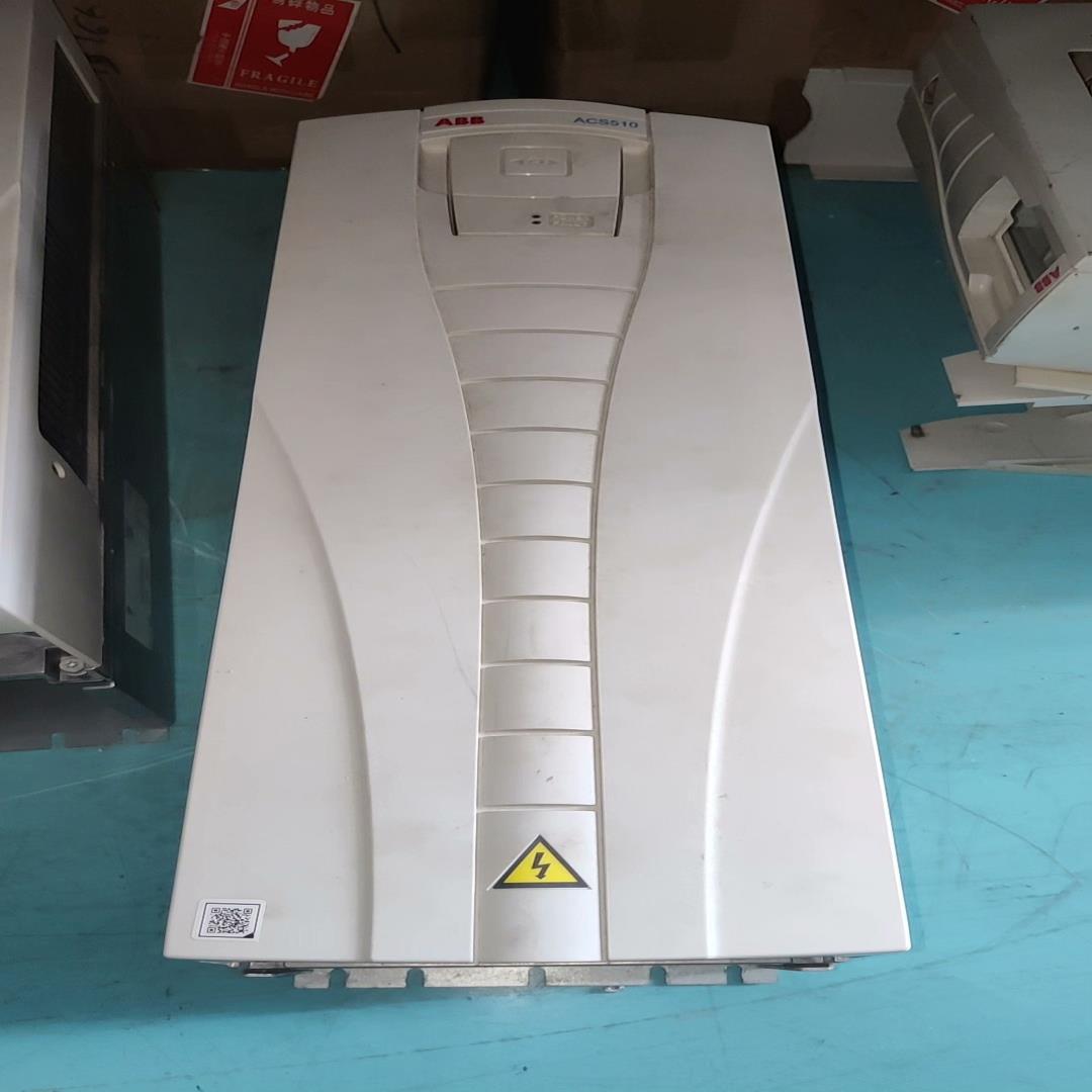 变频器ACS510-01-072A-4，37kw，9成