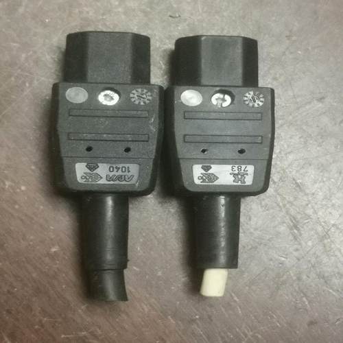 （设备配件）德国电源尾插两个。783～1041电源尾插。