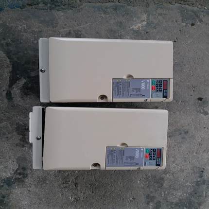 安川变频器11/15KW220V，库房备机安川VB2A005