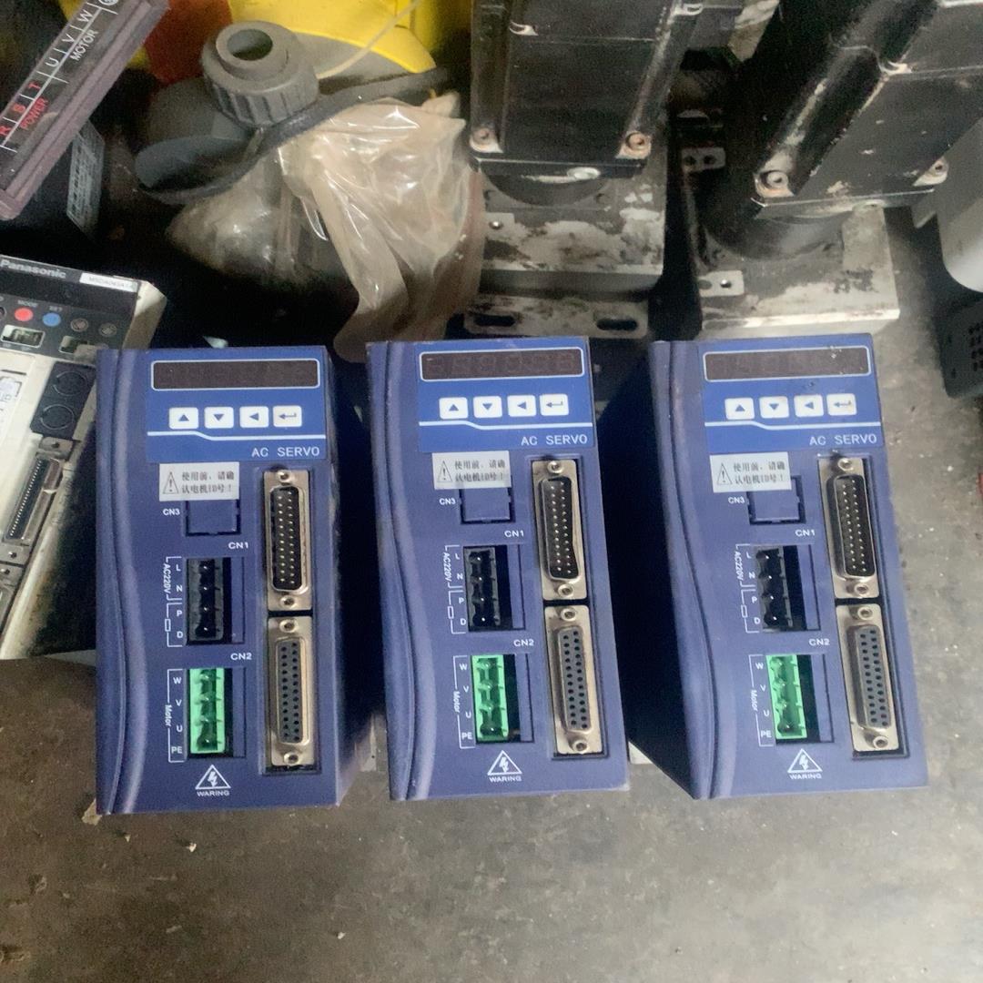 [德峰]贝格达伺服驱动器 SDB08NK0A，成色如图，功能包好。