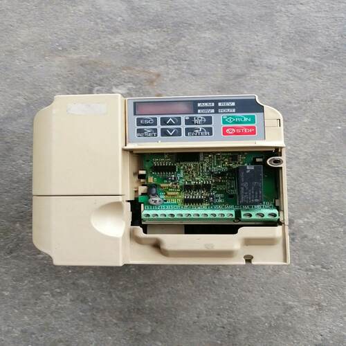 安川J1000变频器CIMR-JB4C0004BBA，0.7（耶耶电子）