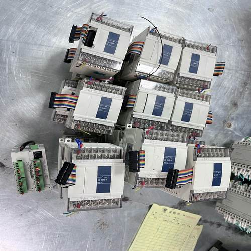 （设备配件）信捷PLC XC-E2AD-H。成色漂亮，功能包好，需要的联