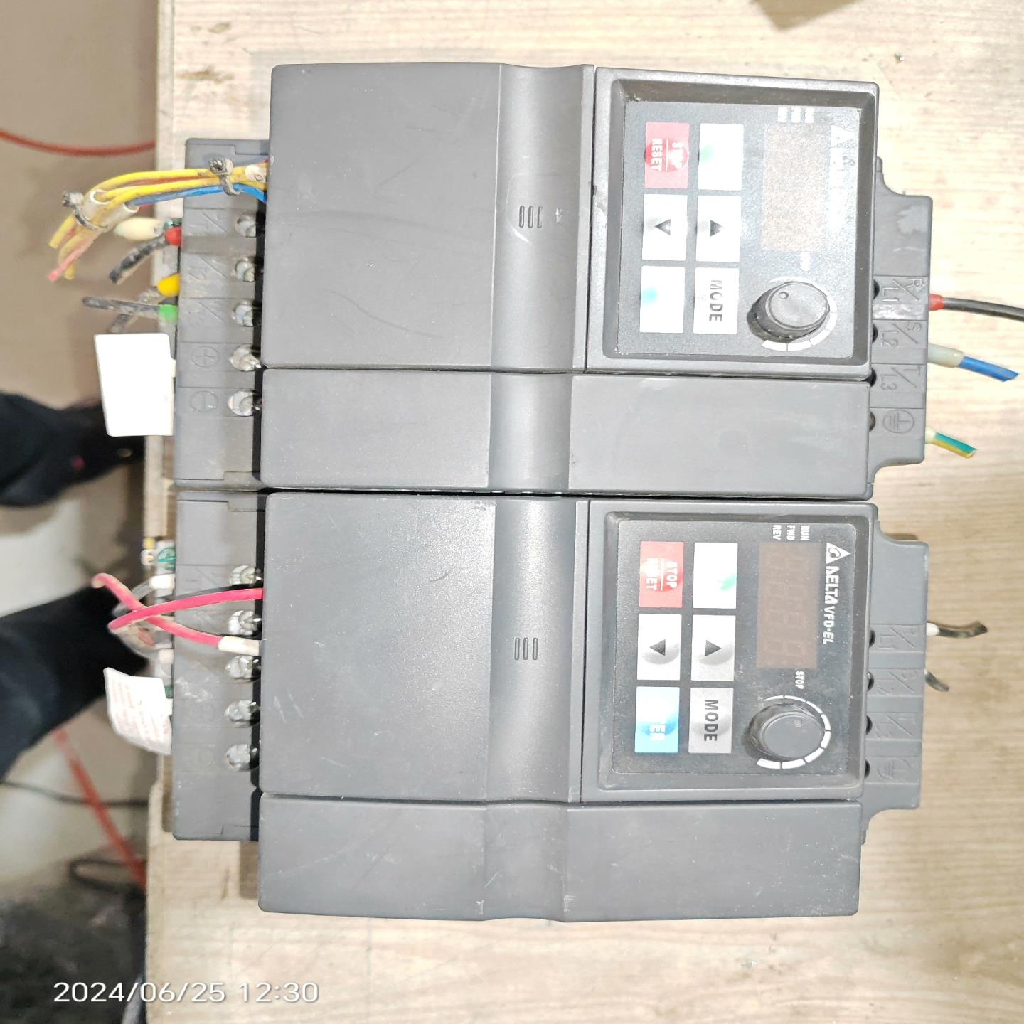 （设备配件）台达2.2KW变频器VFD022EL21A。220V成色漂亮