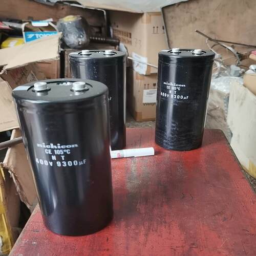 日本尼吉康电容型号CE系列 400V 9300UF新的一箱