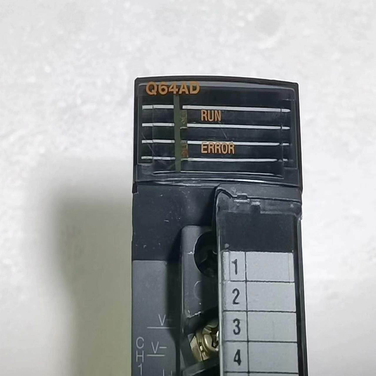 【汇生】三菱PLC模块，型号 Q64AD，功能包好，成色如图所示，底