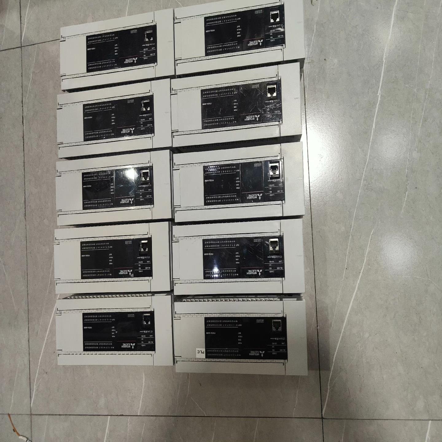 FX5U-64MT/ES，外观漂亮，功能包好包邮