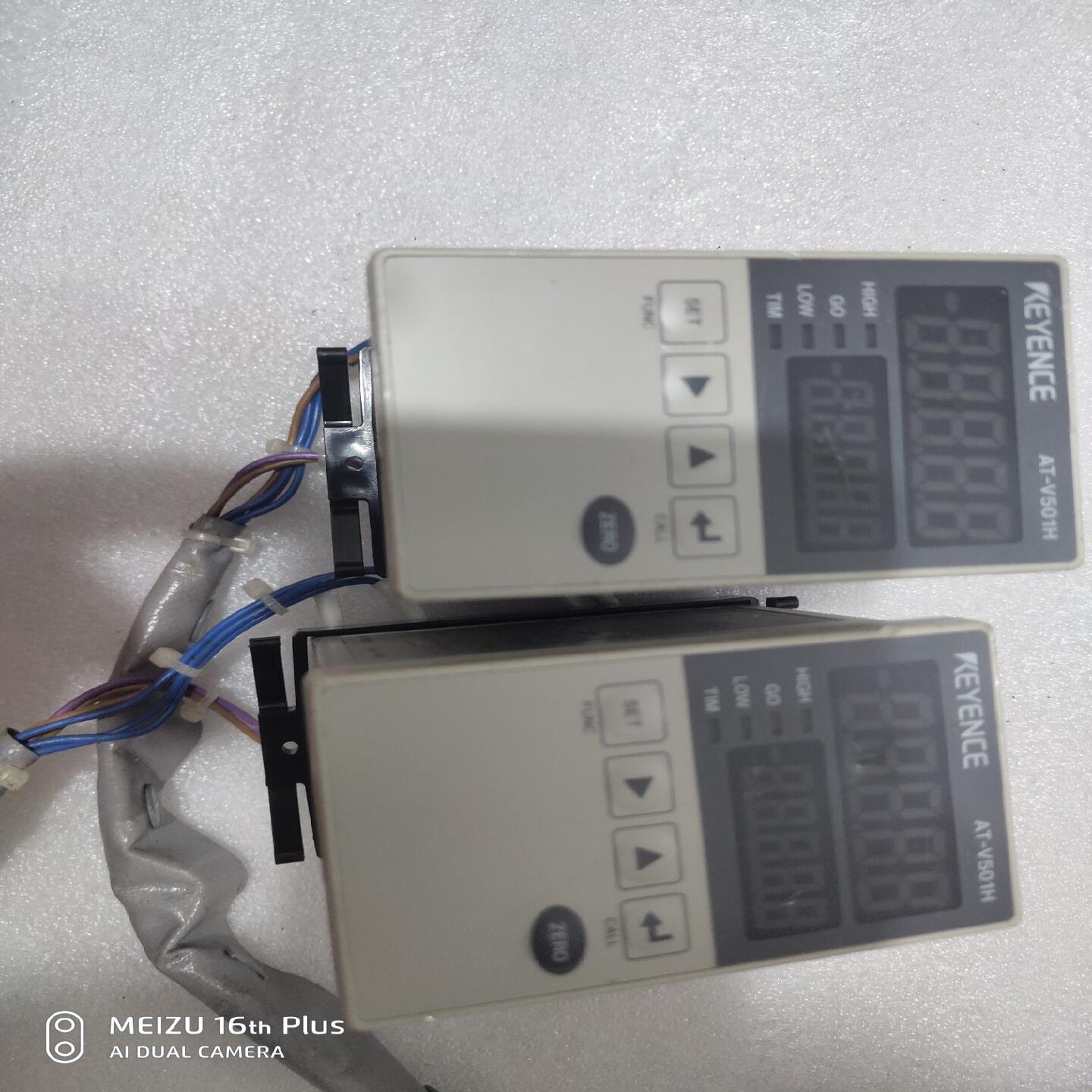 基恩士AT-V501H 移位传感器控制器，成色如图，图片实物