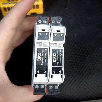 {莱茵电子商行}mtl iop32浪涌保护器拆机件