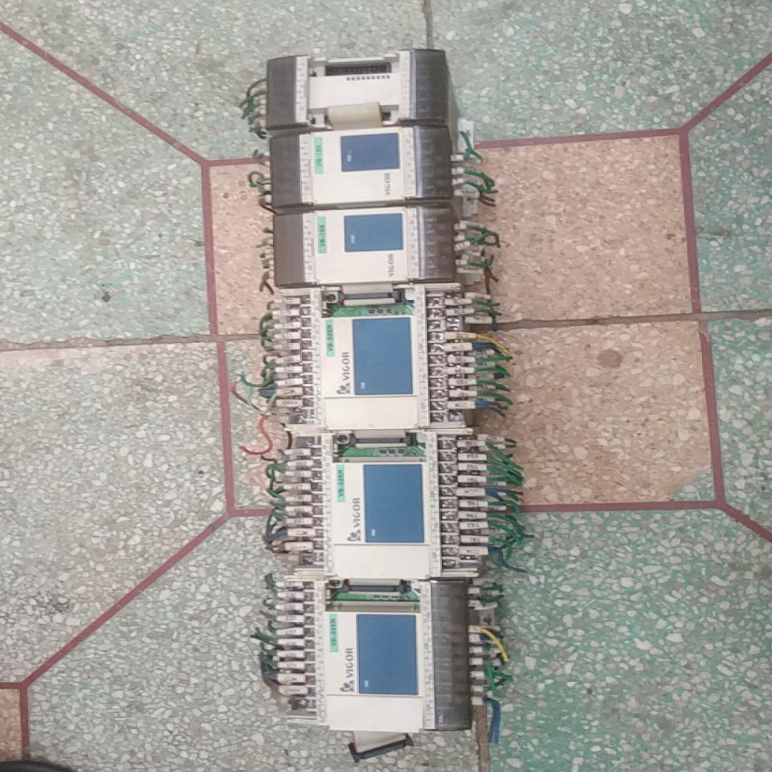 [德峰]丰炜PLC   VB2-32ER-A三个 VB-16X两个8