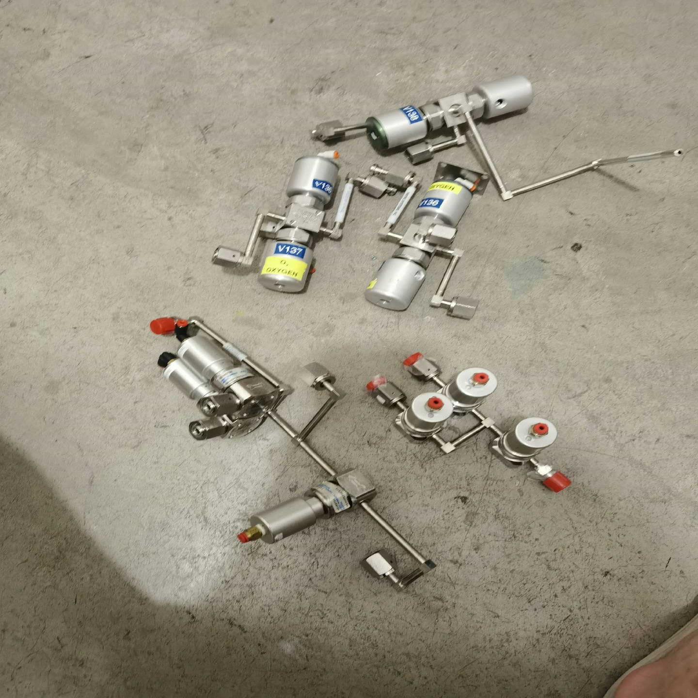 隔膜阀成色不错功能无任何问题估计都没有用过的图片上总共一起的