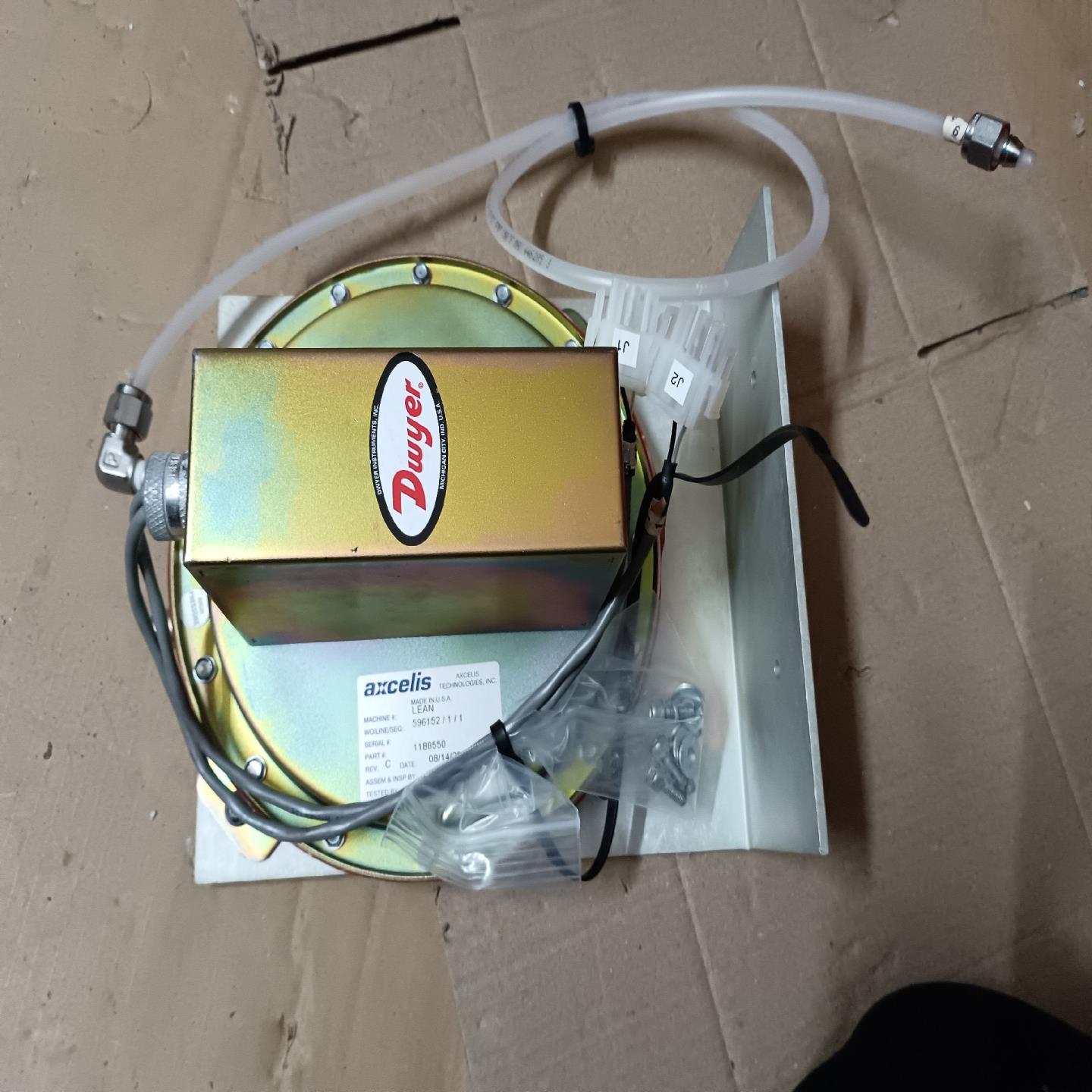 Dwyer感应器，accel is 596152/1/1全新