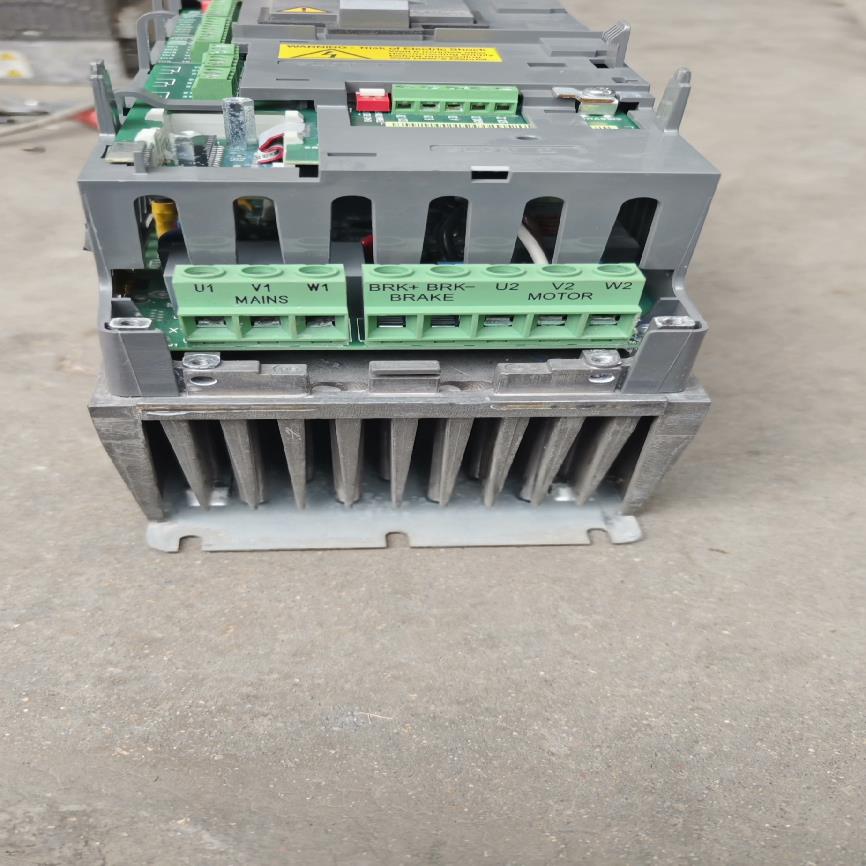 ABB变频器ACS510-01-012A-4 5.5KW实物~议价