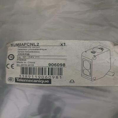 原装光电开关XUM8APCNL2 背景抑制3个
