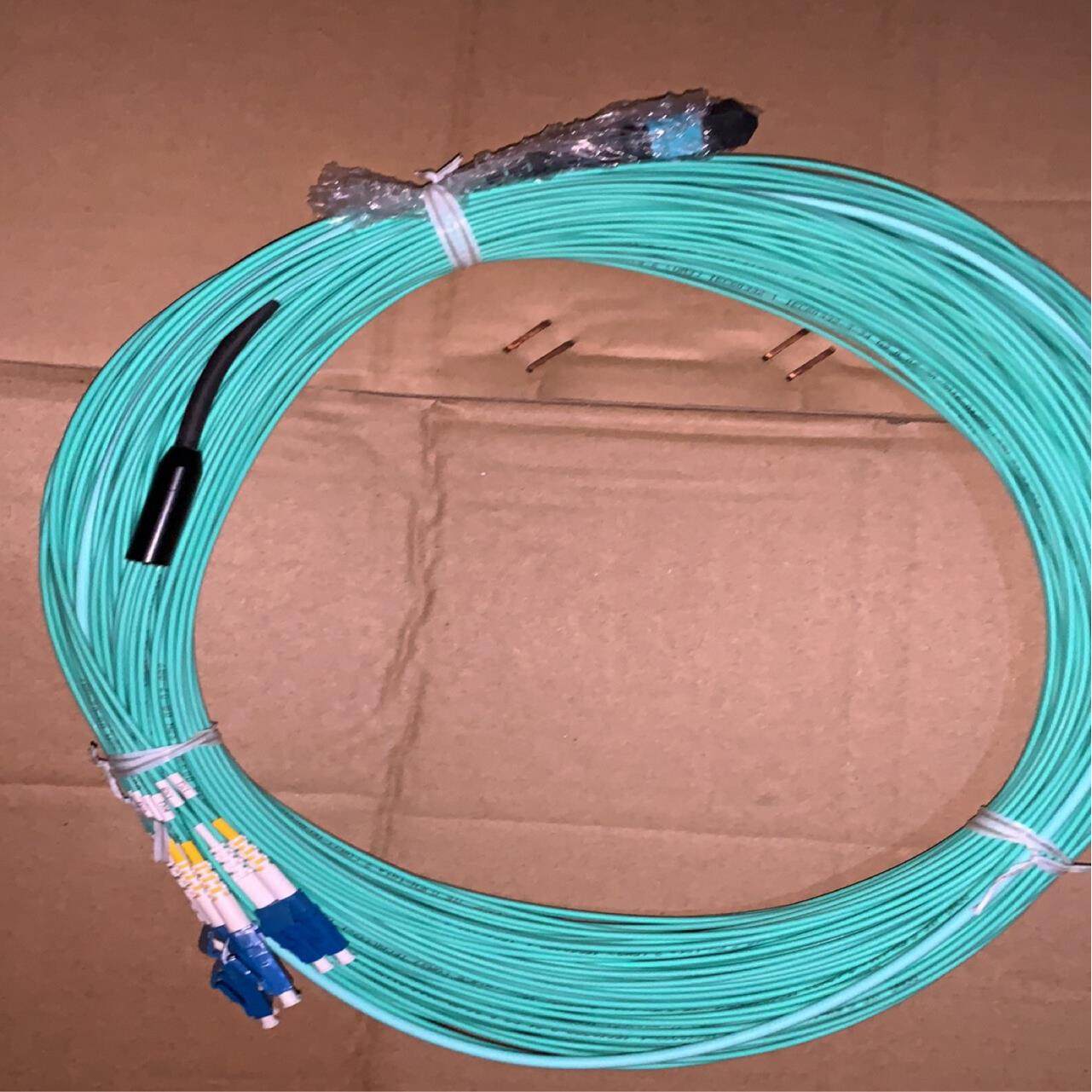 （设备配件）中航光纤万兆OM3MT芯多模G100G40模块24跳