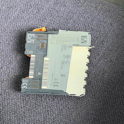 X20CM8281  轻微发黄。  看图有瑕疵