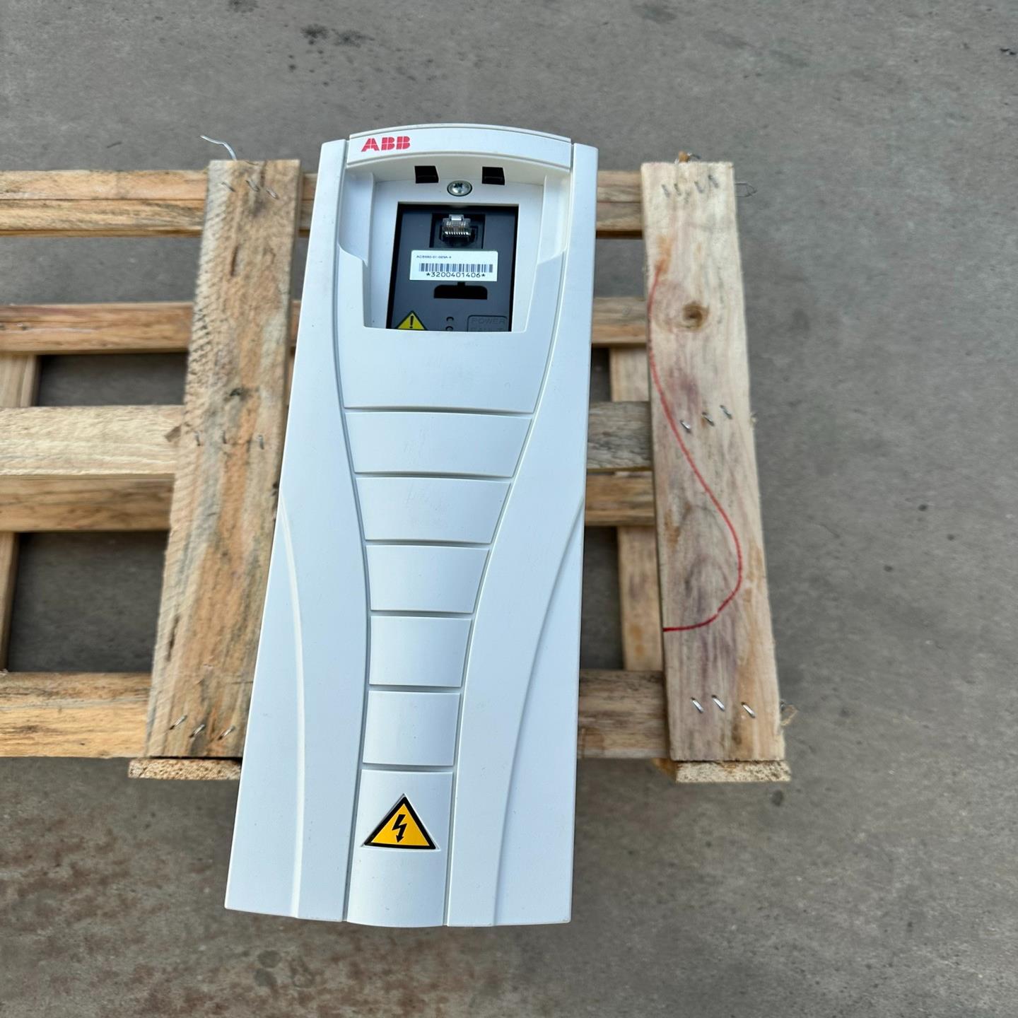 全新变频器ACS550-01-015A-4 7.5/5