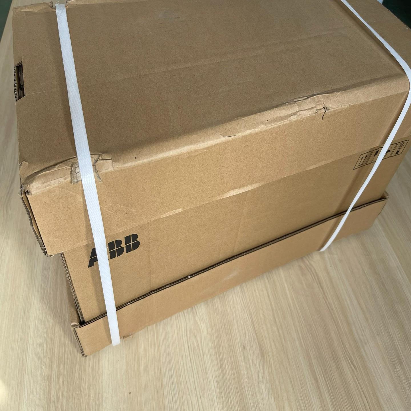 22年5.5KW全新变频器ACS880-01-12A6