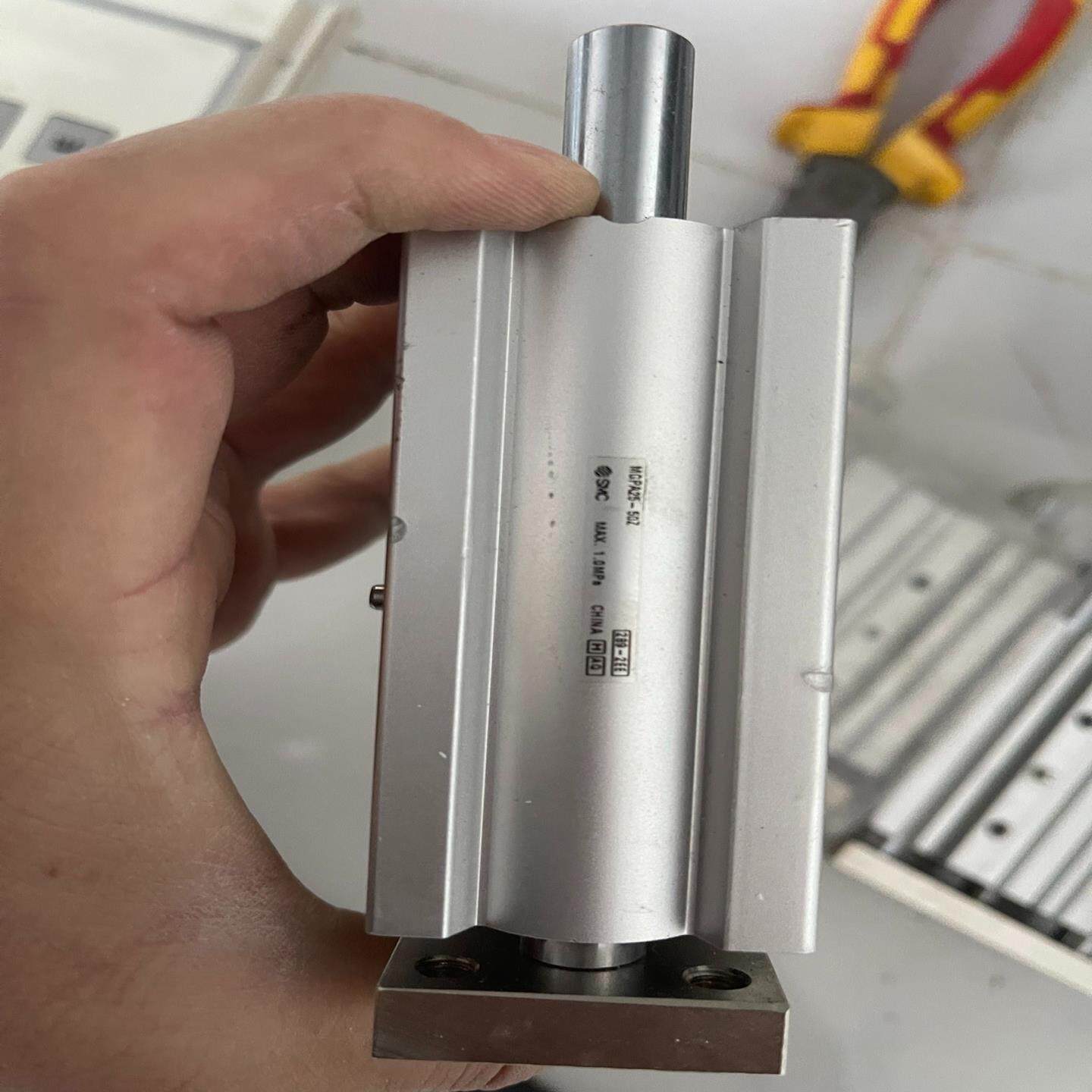 SMC MGPA25-50Z 气缸 全新有十个左右
