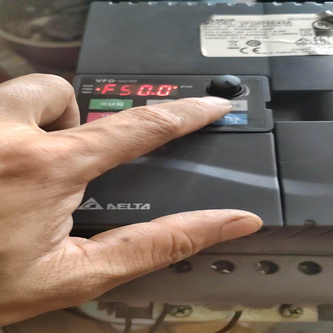 （设备配件）拆机台达变频器7.5千瓦，380V