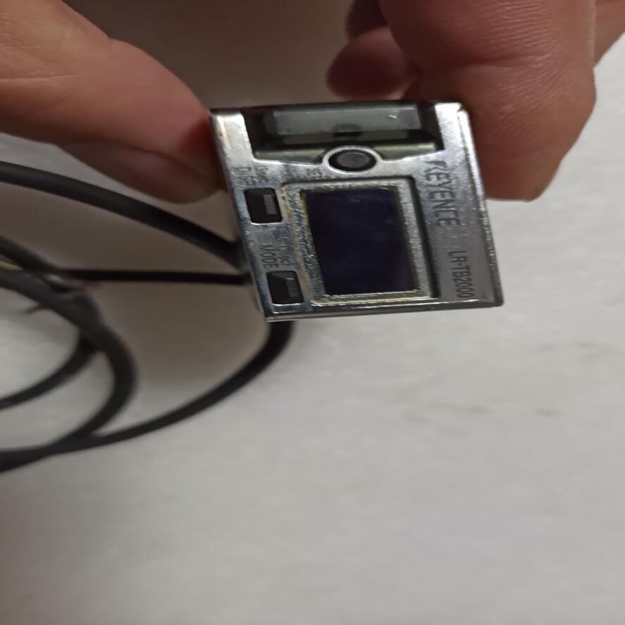 基恩士LR-ZB2000，功能测试完好，成色如下线长一米，售