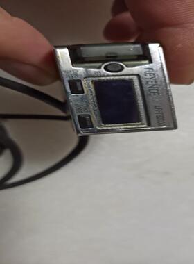 基恩士LR-ZB2000，功能测试完好，成色如下线长一米，售