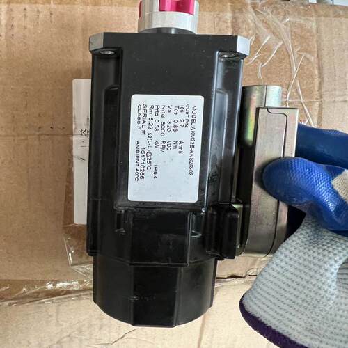 数台科尔摩根电机AKM22E-ANS2R-02