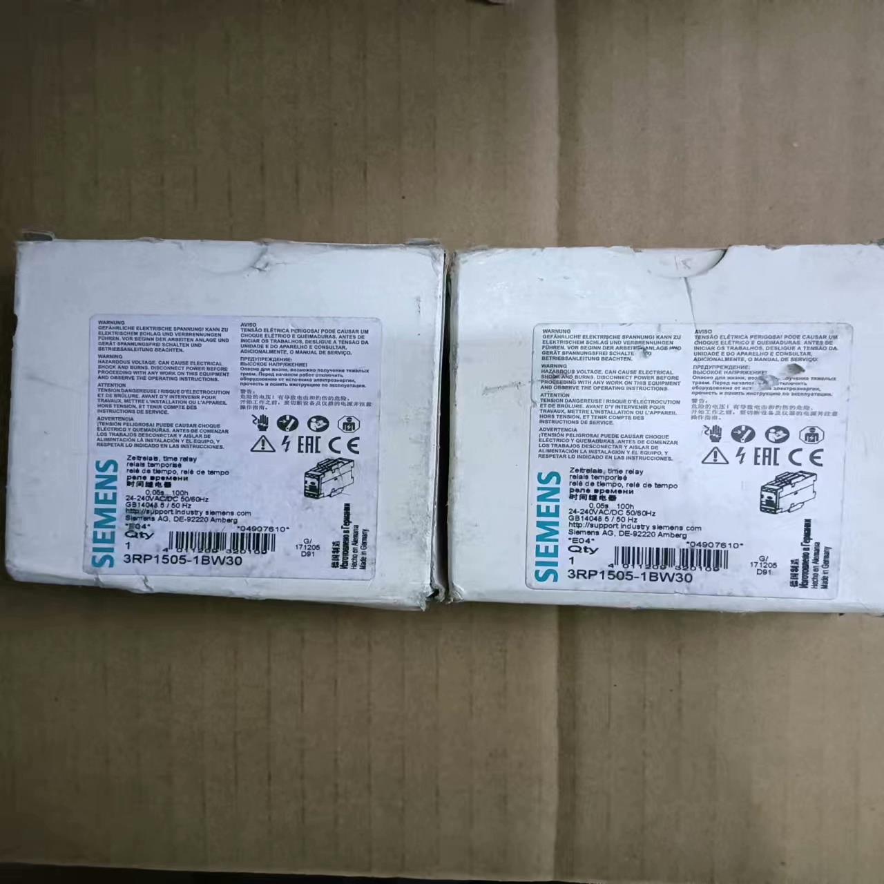 西门子时候继电器 3RP1505-1BW30  共1只，