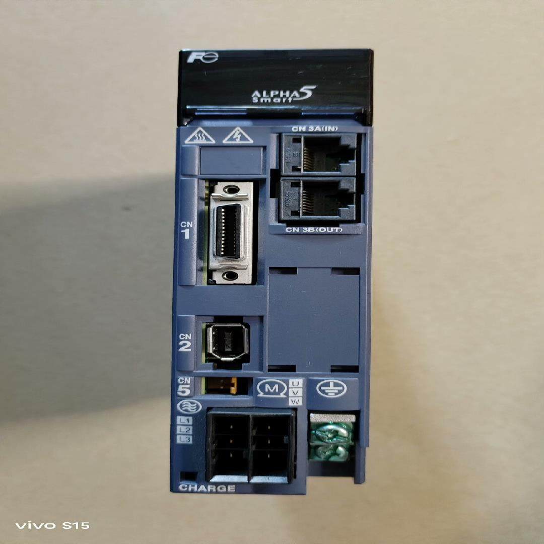 （设备配件）驱动器-伺服 RYH201F5富士 W200VV2