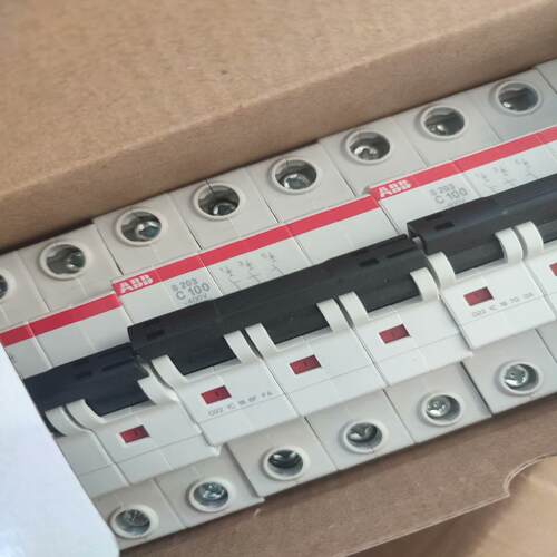 空气开关断路器S203-C100全新原盒原装3PC10