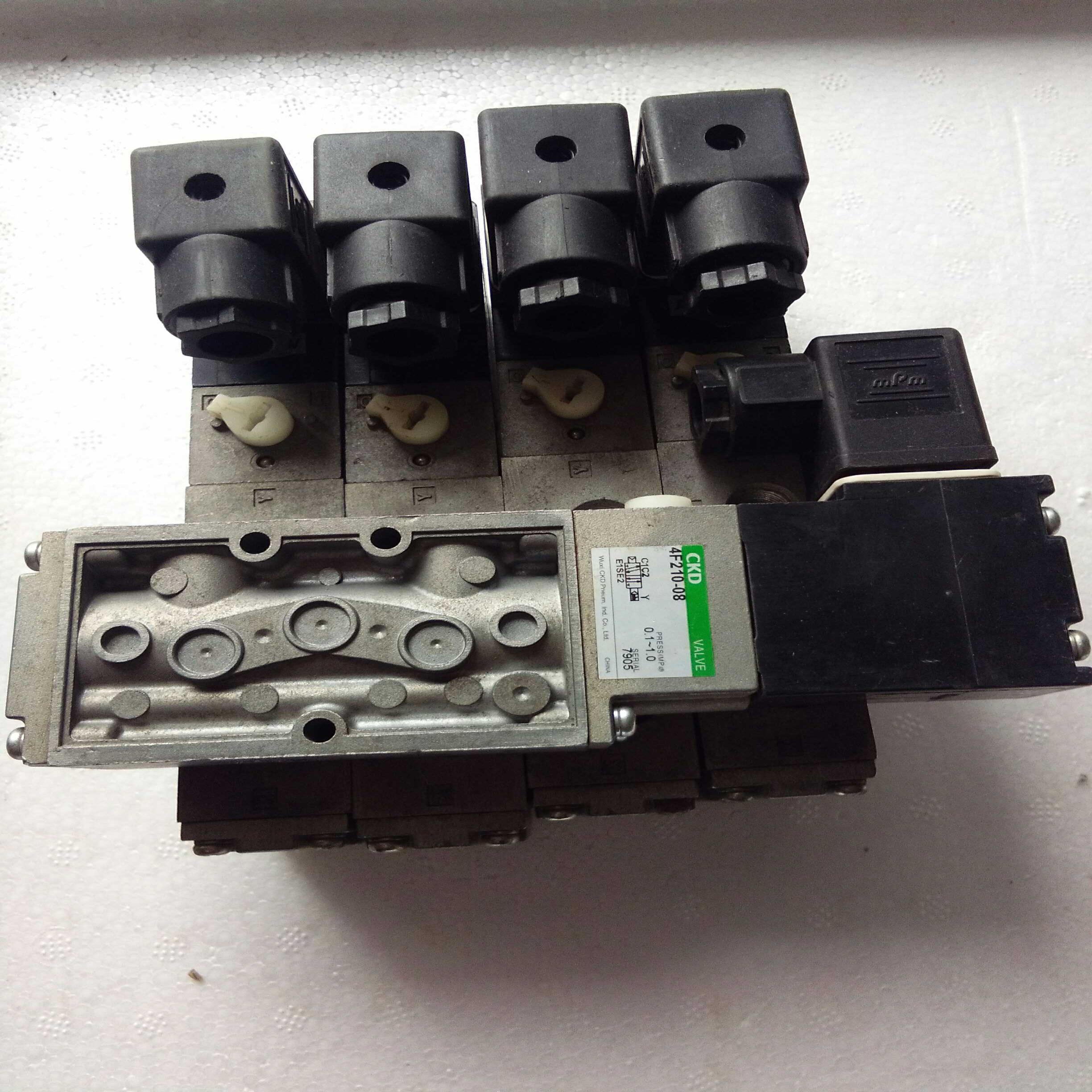 CKD电磁阀4F210-08.AC220V议价