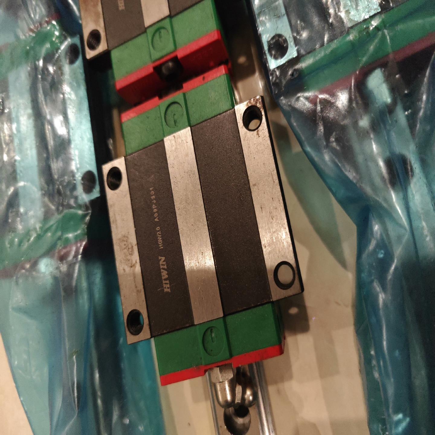 正品上银滑块型号HGW20，导轨长度700mm，无间隙