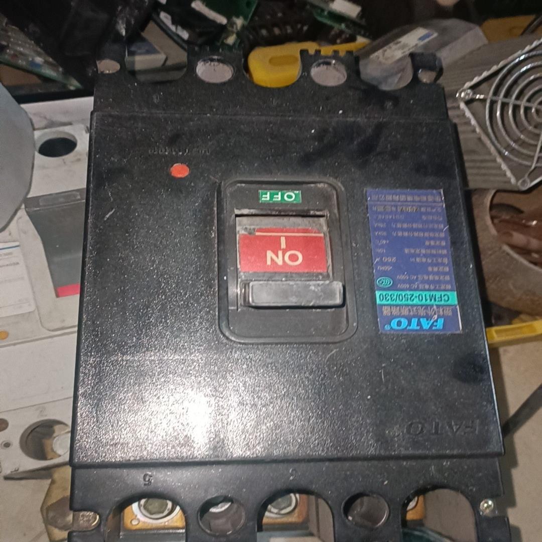 CFM10-250/330 250A断路器成色不错