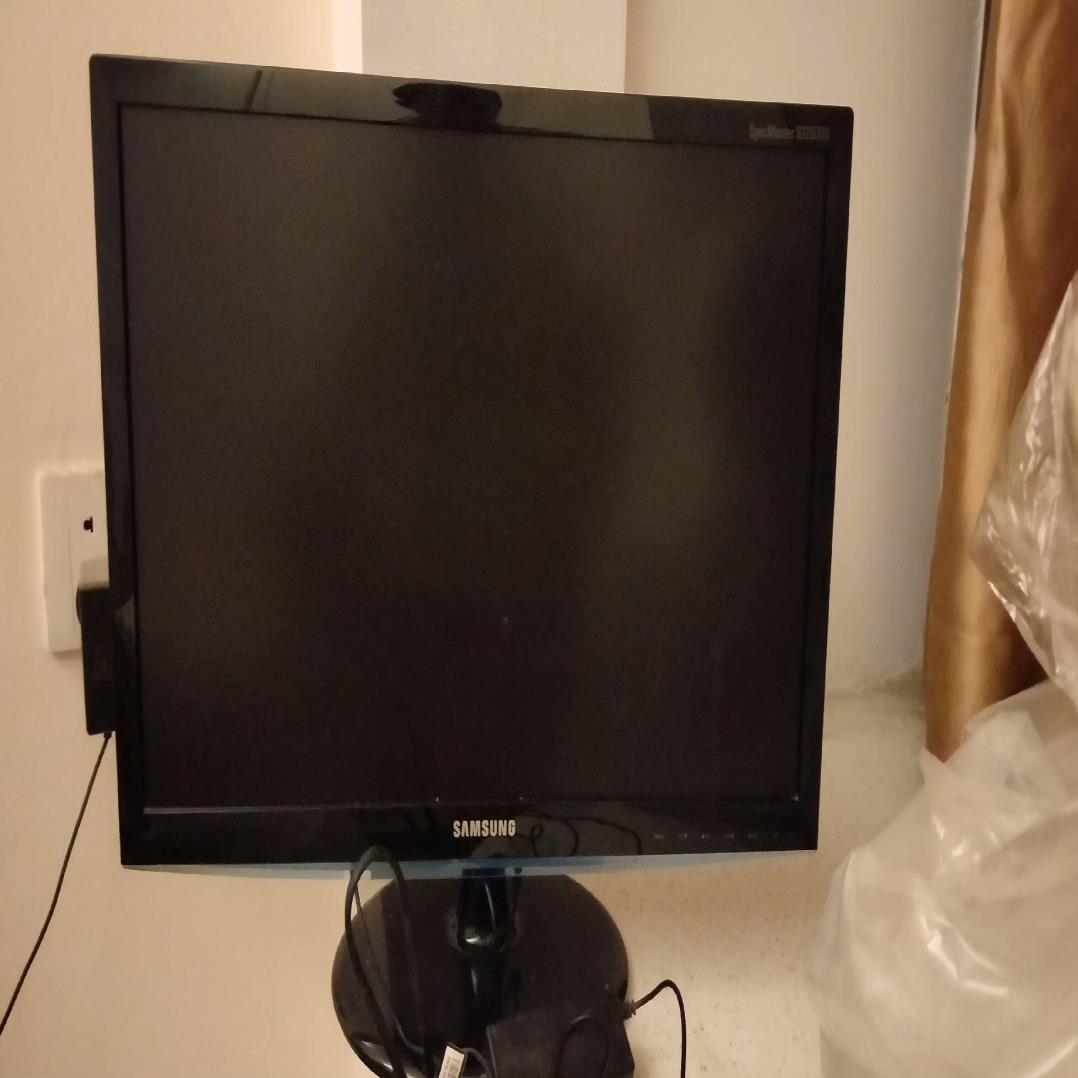三星彩色显示器LS22B310比较新送鼠标