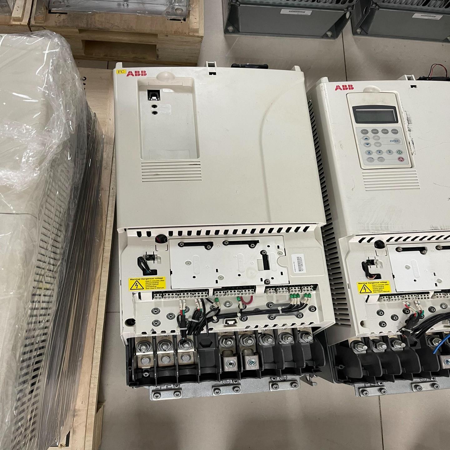 变频器90KW110KW132KW成色好ACS800-