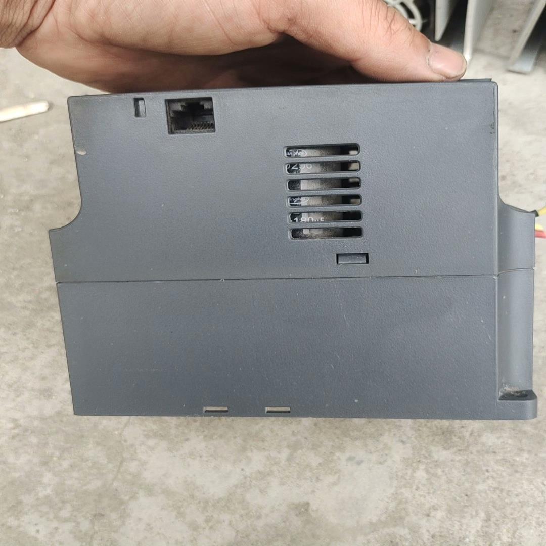 议~海利谱HLP-C10002D243P20    380v2.