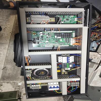 依米康精密空调型号SCA101IBE3-R-H控制箱