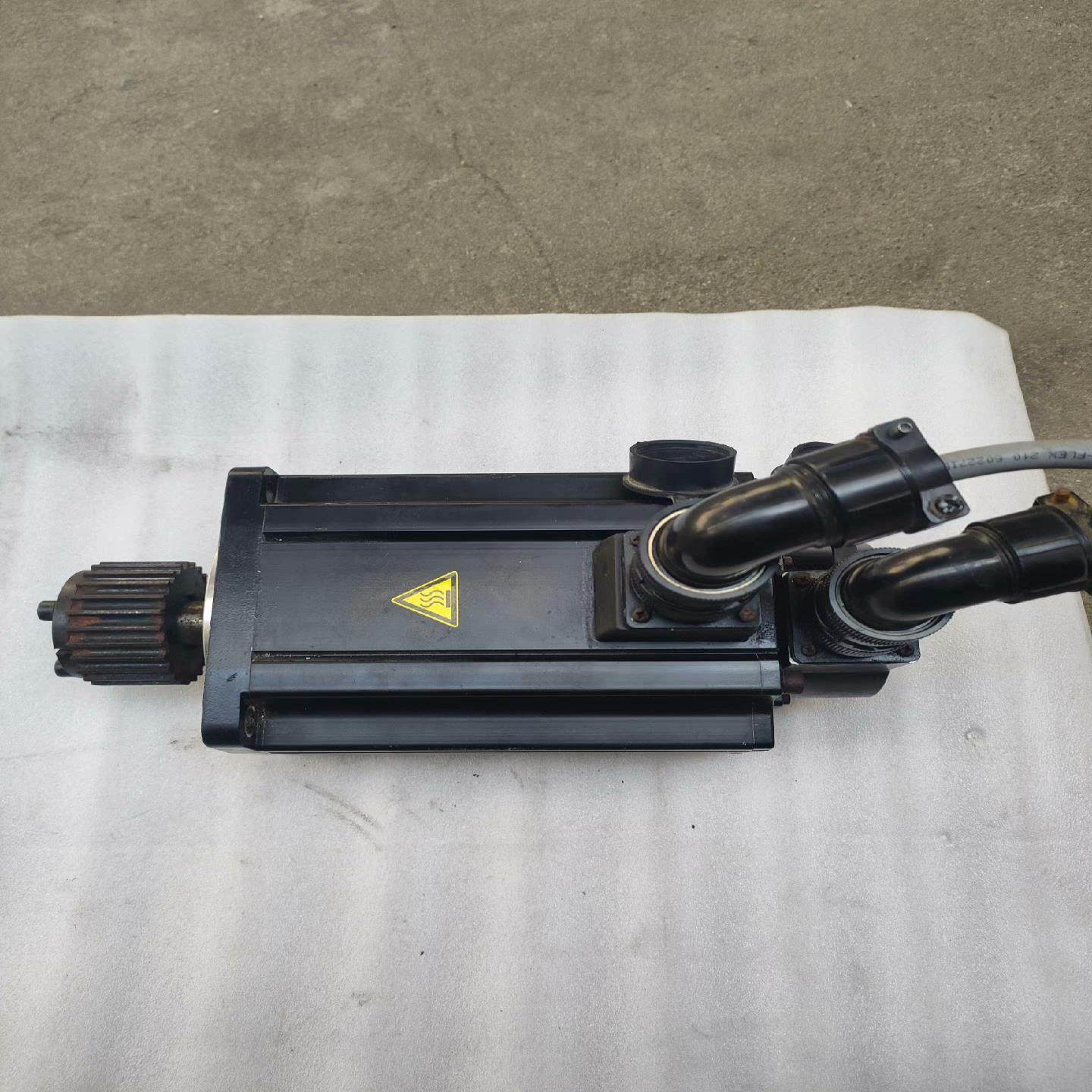 MaXsine伺服电机130MAL15015BAN1   2