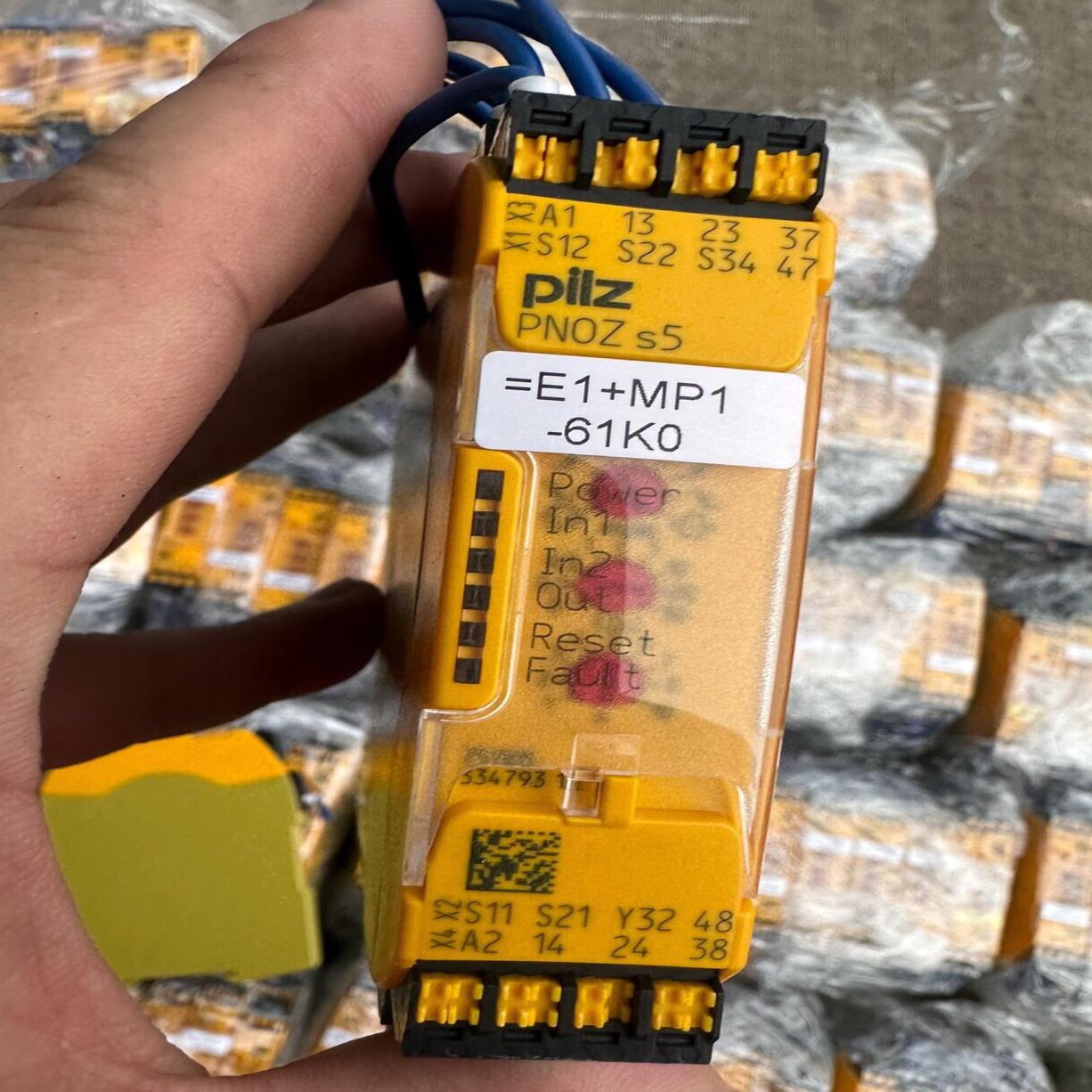 {莱茵电子商行}pliz安全继电器S5S3s7S2议价∴