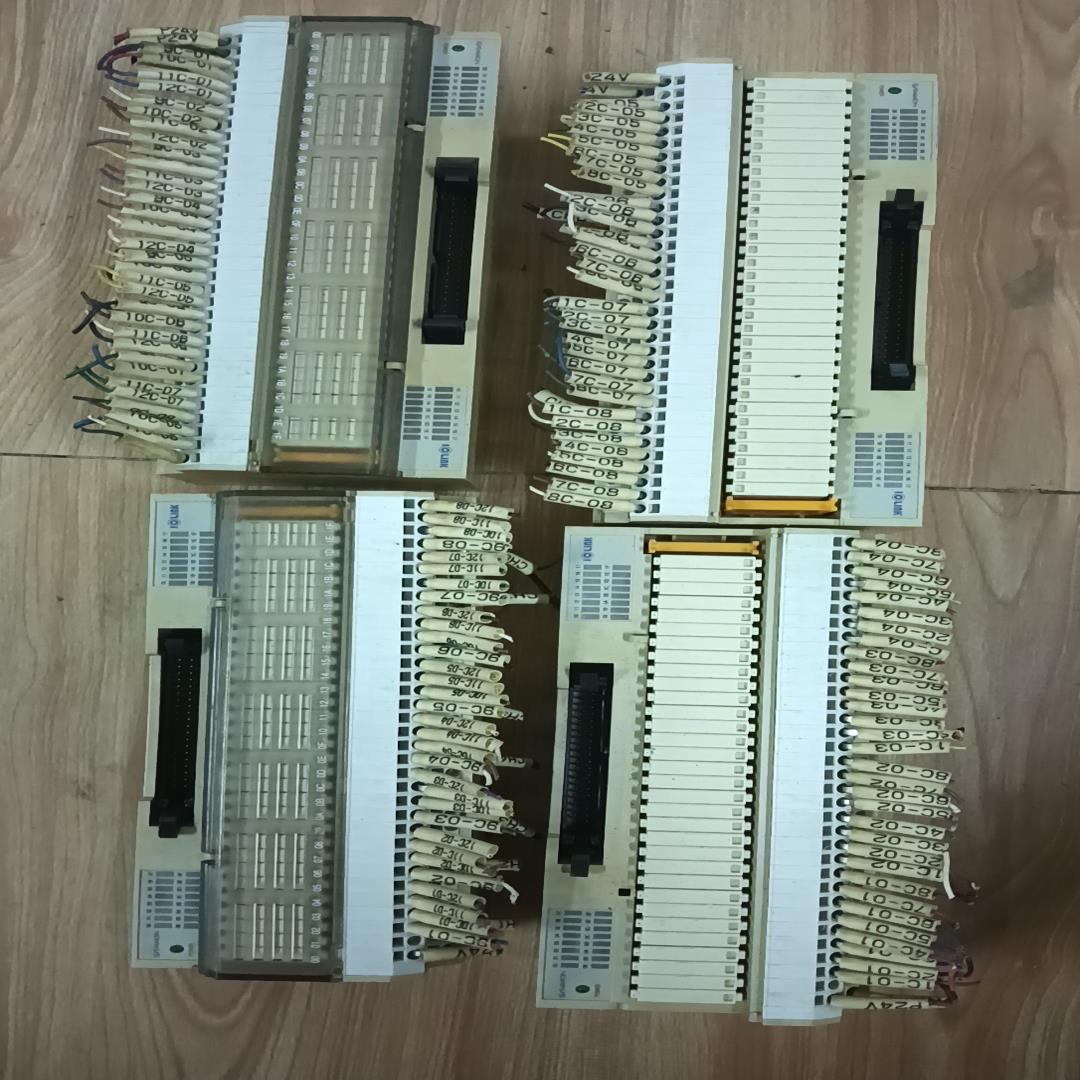 R32C-YN-4C/8C各俩个SAMWON集成式继电器组合