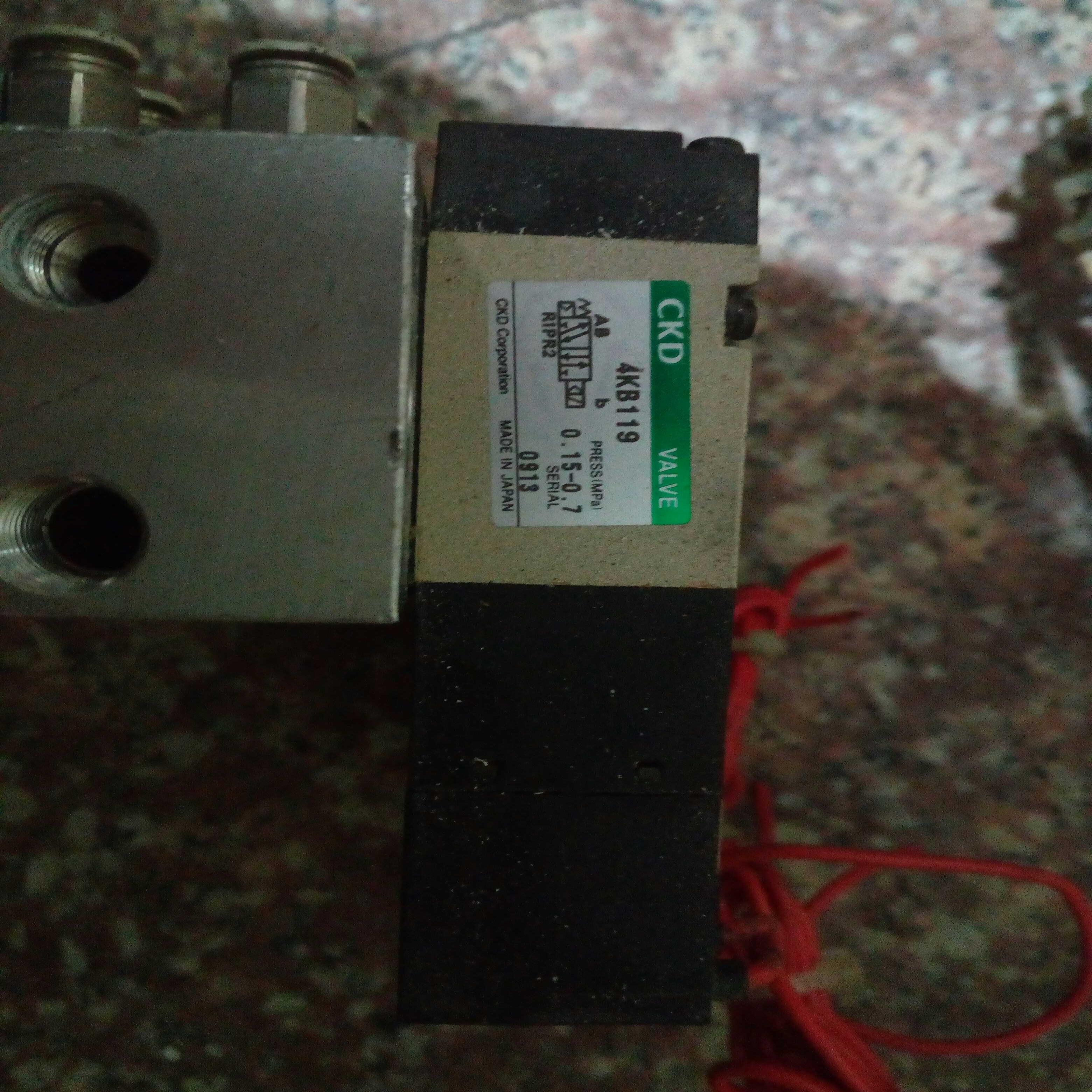 CKD电磁阀4KB119，电压220VAC议价